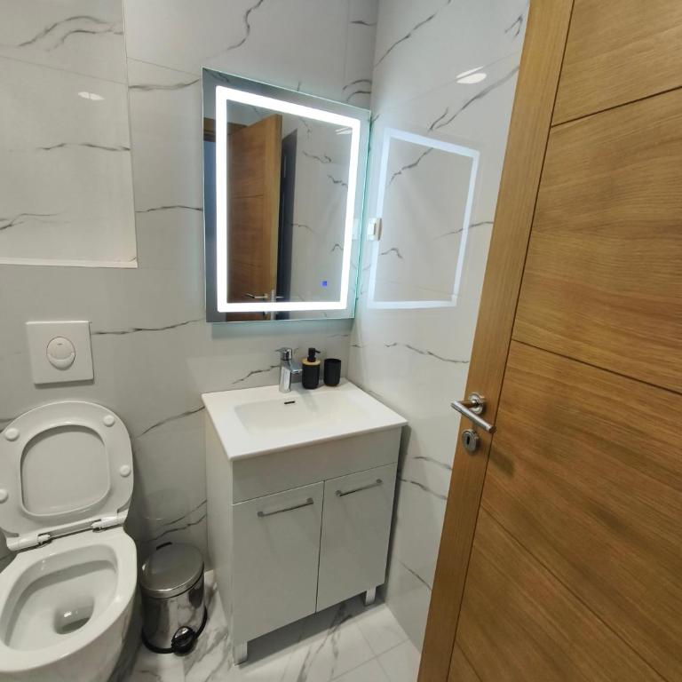 Sound of Silence Apartments - One-Bedroom Apartment - 4