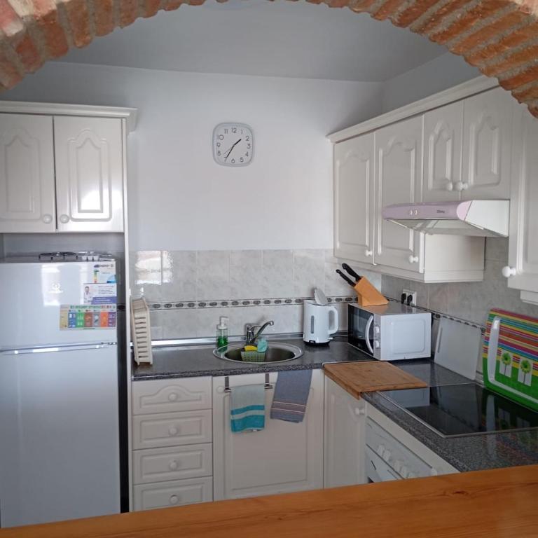Pool-View Apartment with Terrace & Lift in Pueblo del Parque - Apartment mit 1 Schlafzimmer - 4