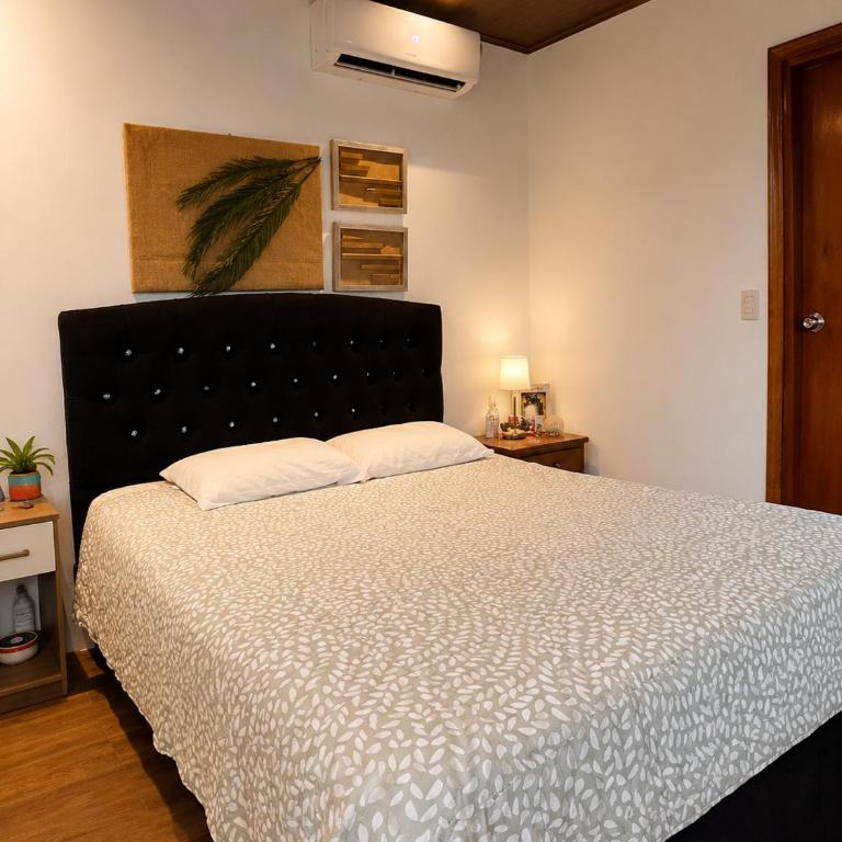 Amancay House, Jacuzzi and Pool - Suite con cama grande y vistas a la piscina - 6