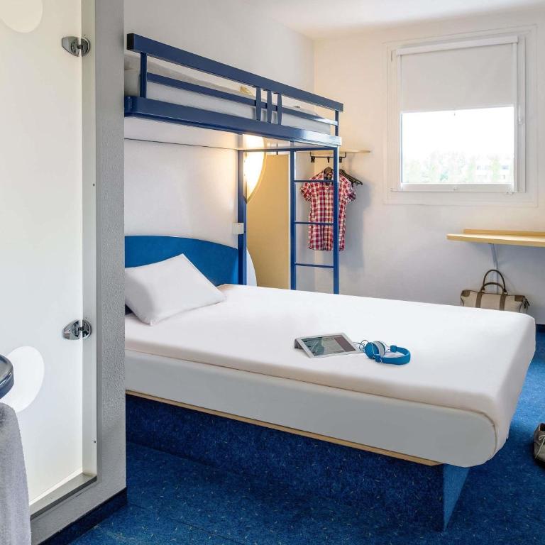 ibis Budget Colmar Centre Gare - Chambre Triple avec 1 Lit Double et 1 Lit Superposé - 6