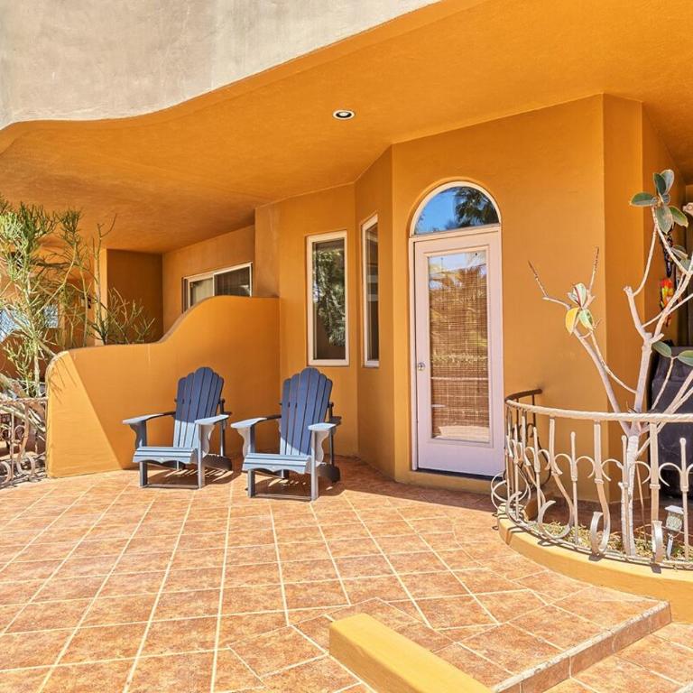 Coastal Calm Poolside Condo w Patio - Apartment mit 2 Schlafzimmern - 9
