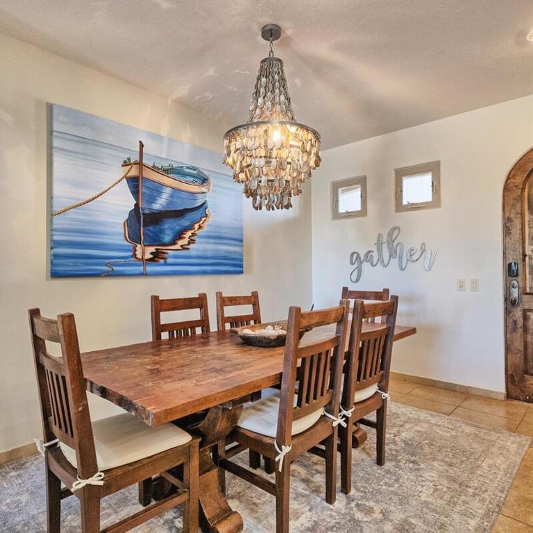 Coastal Calm Poolside Condo w Patio - Apartment mit 2 Schlafzimmern - 16