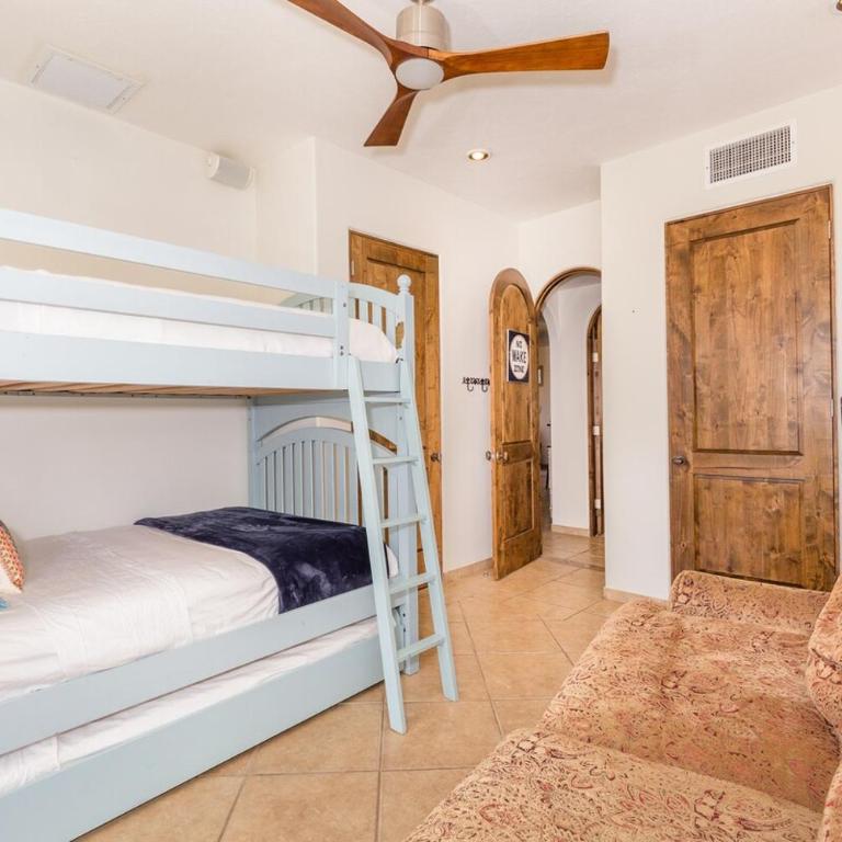 Coastal Calm Poolside Condo w Patio - Apartment mit 2 Schlafzimmern - 17