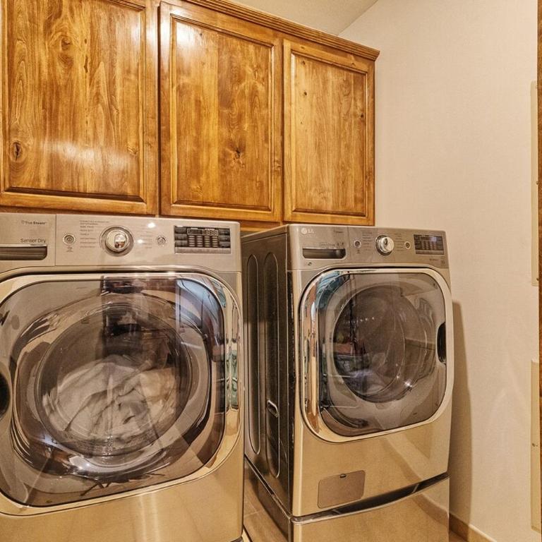 Coastal Calm Poolside Condo w Patio - Apartment mit 2 Schlafzimmern - 33