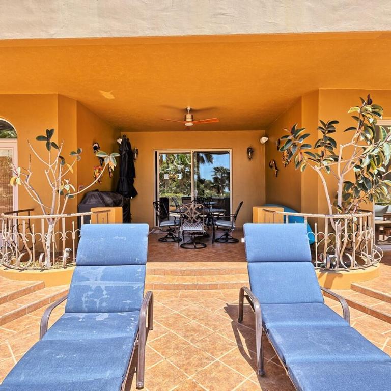 Coastal Calm Poolside Condo w Patio - Apartment mit 2 Schlafzimmern - 34