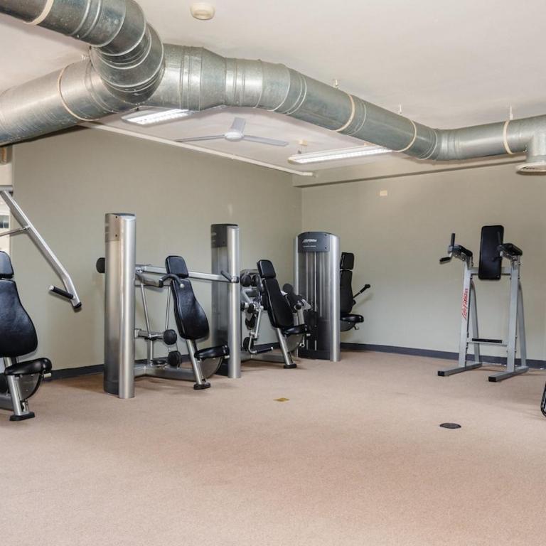 Coastal Calm Poolside Condo w Patio - Apartment mit 2 Schlafzimmern - 37
