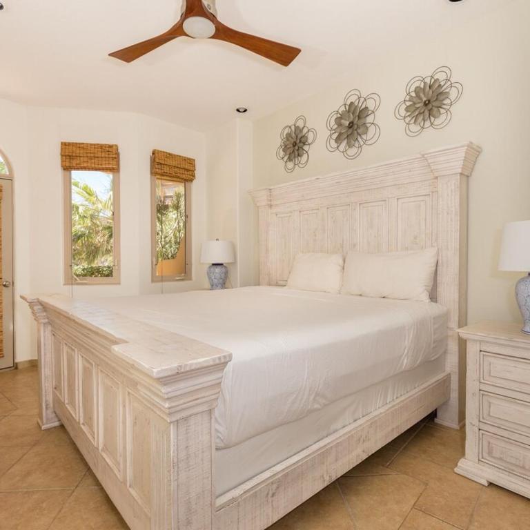 Coastal Calm Poolside Condo w Patio - Apartment mit 2 Schlafzimmern - 38