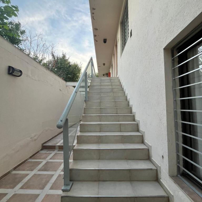 luminoso depto con cochera a pasos de peatonal - Apartamento de 2 dormitorios - 13
