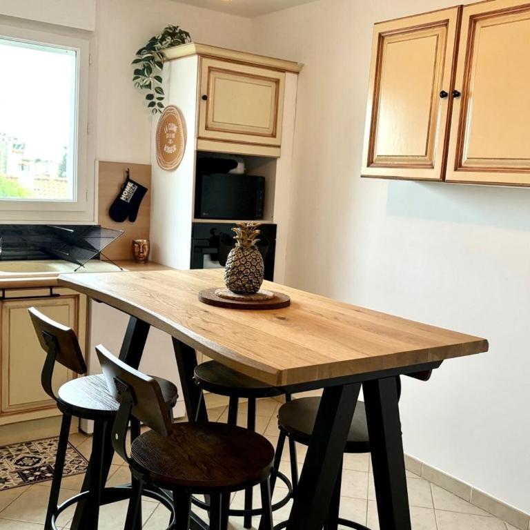 Seafront Palatino Apartment for 8 - Four-Bedroom Apartment - 8