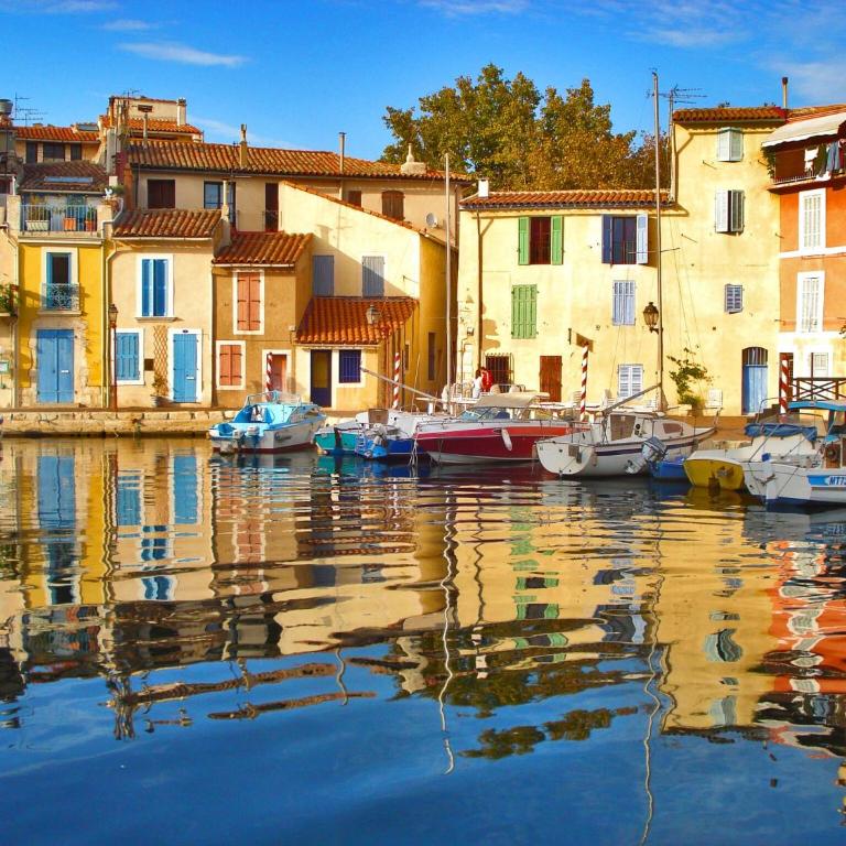 Seafront Palatino Apartment for 8 - Four-Bedroom Apartment - 2