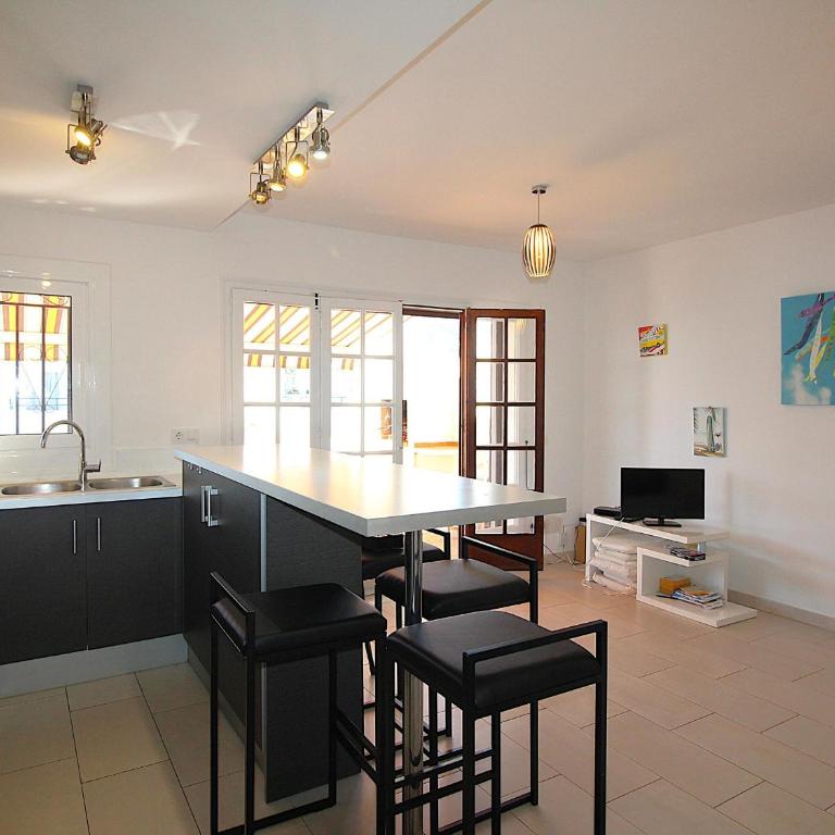 Ático renovado y luminoso con 2 terrazas, cerca de la playa y paseo marítimo, parking y WIFI inclus - ES-228-47 - Apartamento - 16