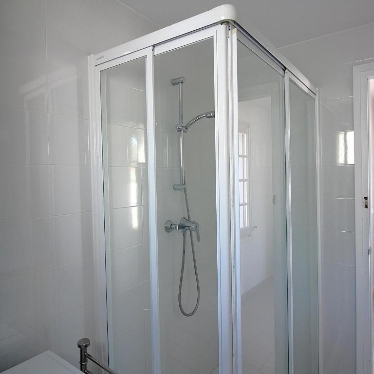 Ático renovado y luminoso con 2 terrazas, cerca de la playa y paseo marítimo, parking y WIFI inclus - ES-228-47 - Apartamento - 18