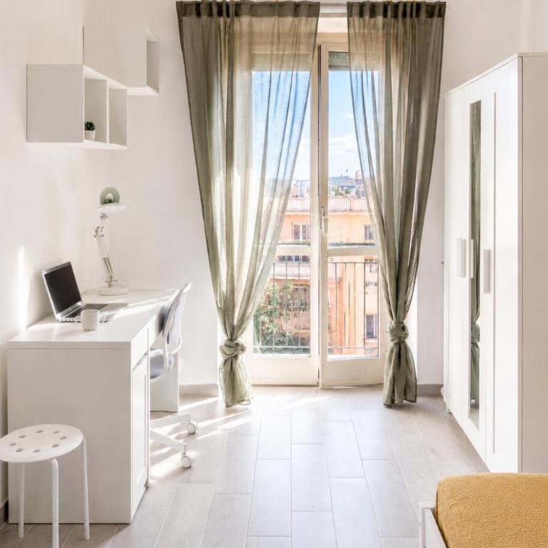 Large Family Apartment - 4 Bedrooms with free parking near San Paolo Metro & University by RHR - Four-Bedroom Deluxe Apartment - 8