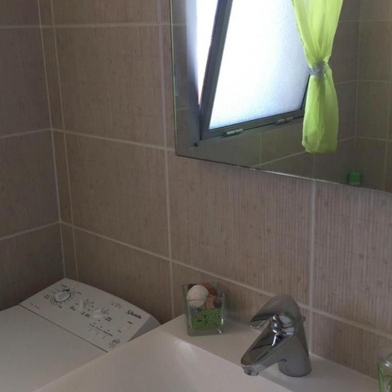 Appartement sur la plage pour 4 personnes avec parking - FR-1-837-5 - Appartement - 6