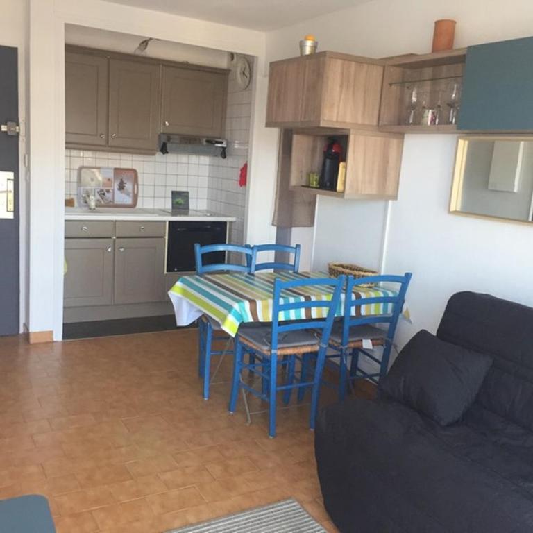 Appartement sur la plage pour 4 personnes avec parking - FR-1-837-5 - Appartement - 8