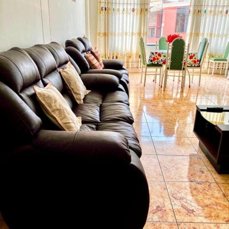 Apartamento Amoblado con Estacionamiento primer piso - Three-Bedroom Apartment - 23