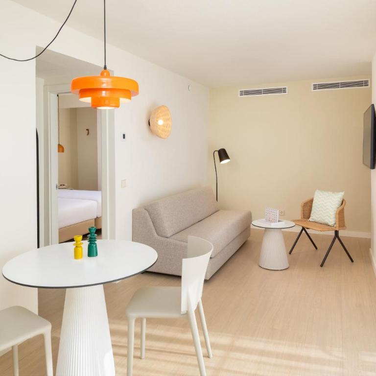 SOL by Meliá Arona Tenerife - Habitación Sol con salón y vistas al mar - 4