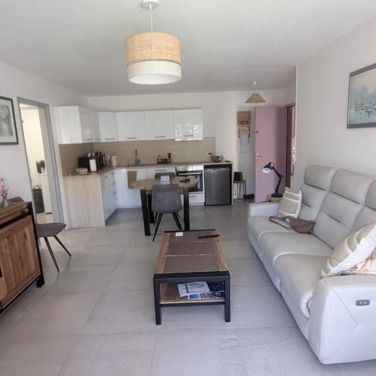 3-room single-story apartment with small garden - Appartement 3 Chambres - 18