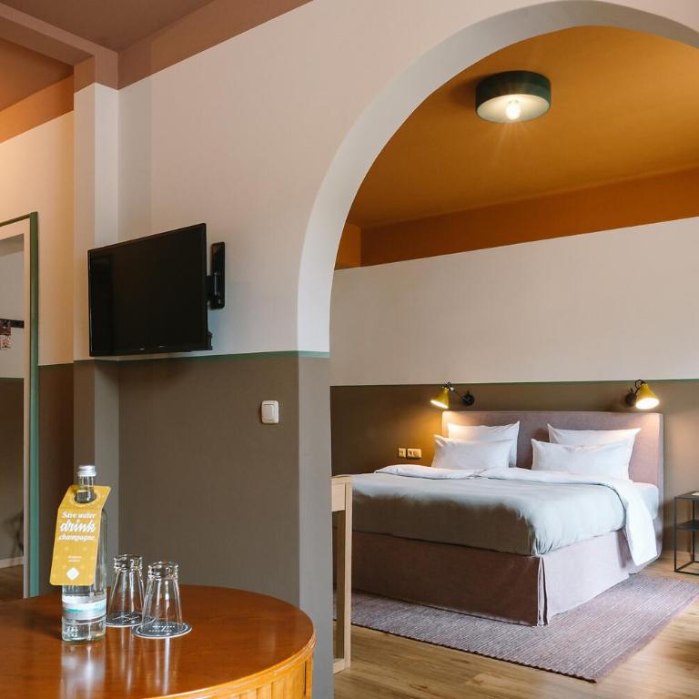 HENRI Hotel Garmisch-Partenkirchen - Salon mit Balkon - 1