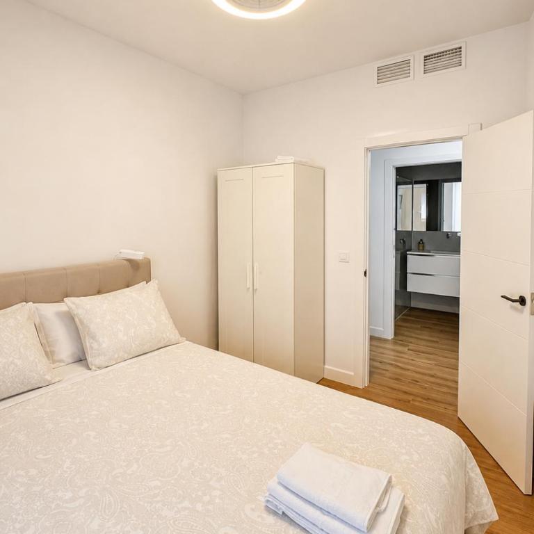 Apartamento Luxe Triana - Two-Bedroom Apartment - 11