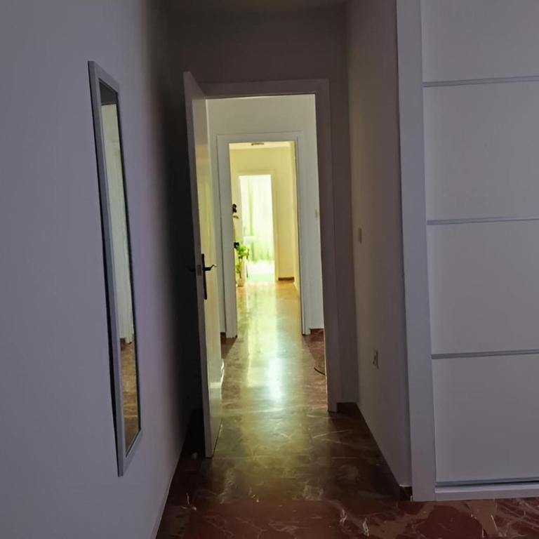 San Antón con Parking Gratis en el Centro de Granada - Three-Bedroom Apartment with Balcony - 17