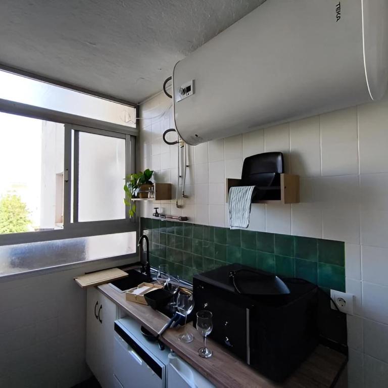 San Antón con Parking Gratis en el Centro de Granada - Three-Bedroom Apartment with Balcony - 5