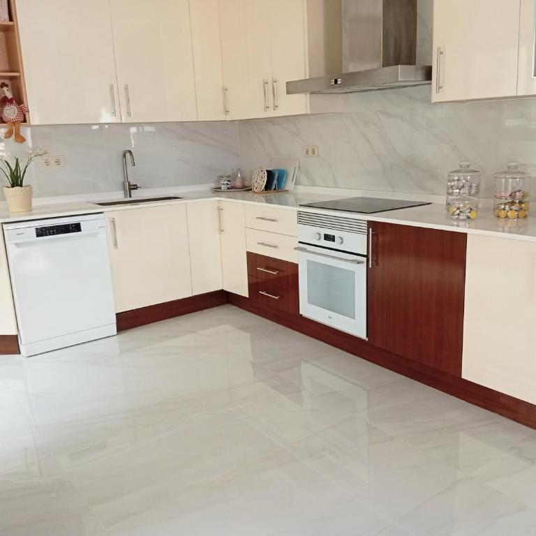 Espectacular vivienda a un minuto andando de la Playa y del Paseo marítimo en Almería - Apartment - 6