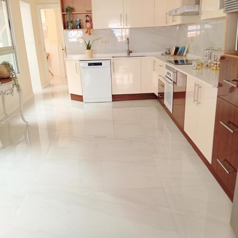 Espectacular vivienda a un minuto andando de la Playa y del Paseo marítimo en Almería - Apartment - 7