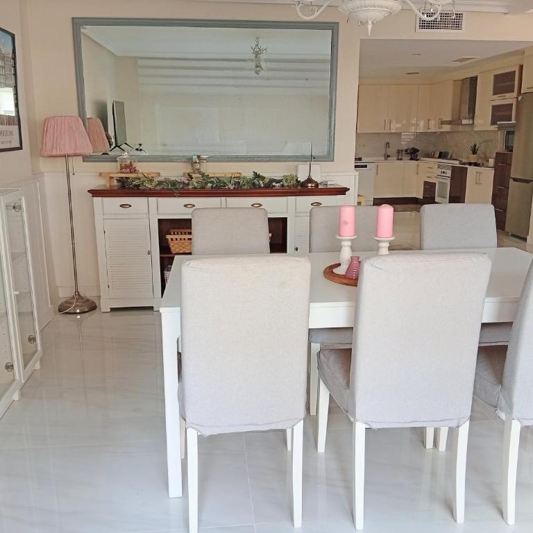 Espectacular vivienda a un minuto andando de la Playa y del Paseo marítimo en Almería - Apartment - 15