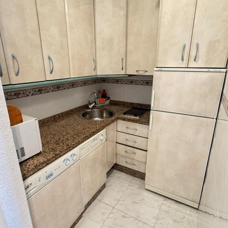 Acogedor estudio con parking cerca de la playa - Apartamento de 1 dormitorio - 3