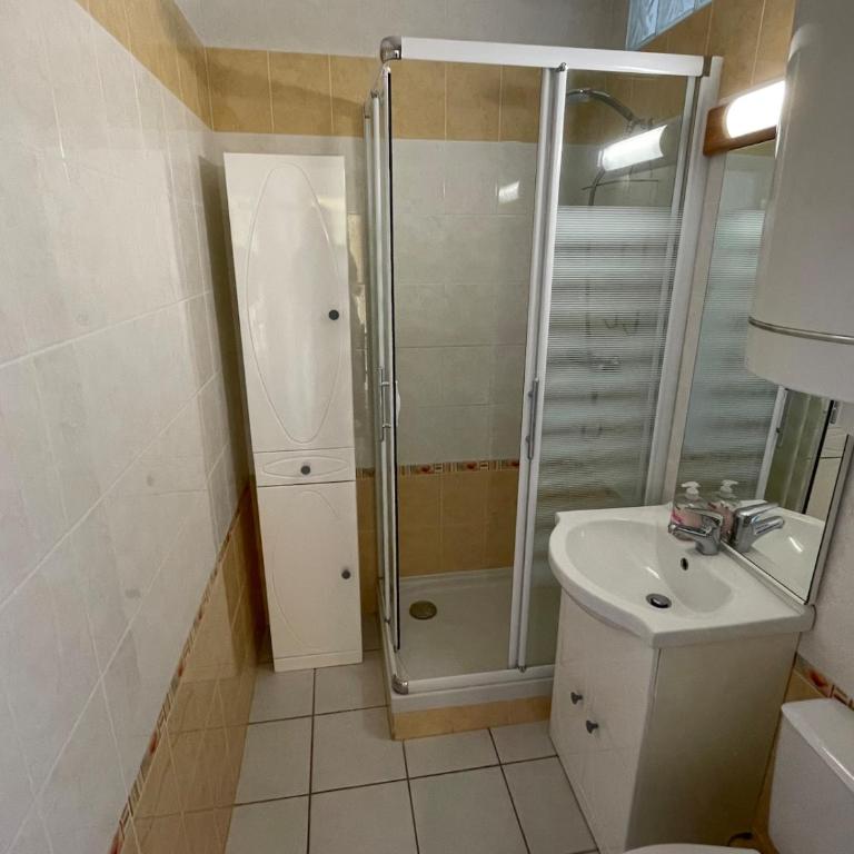 Appartement cosy à 100m de la mer - Apartment mit 2 Schlafzimmern - 9