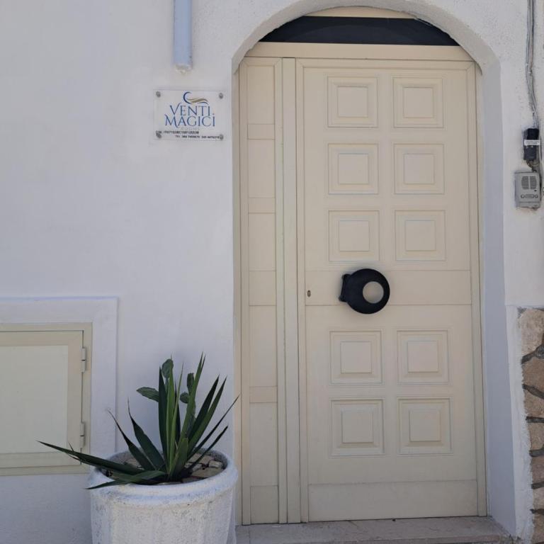 Venti Magici Rooms - Deluxe Double Room with Side Sea View - 1