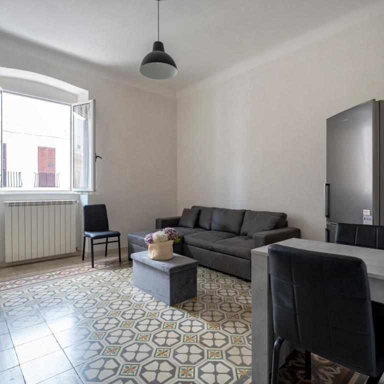 GuestHost - Grey Queen - One-Bedroom Apartment - 6