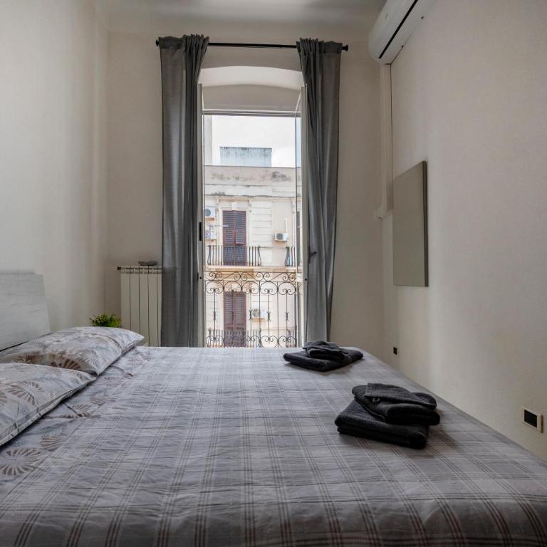 GuestHost - Grey Queen - One-Bedroom Apartment - 16