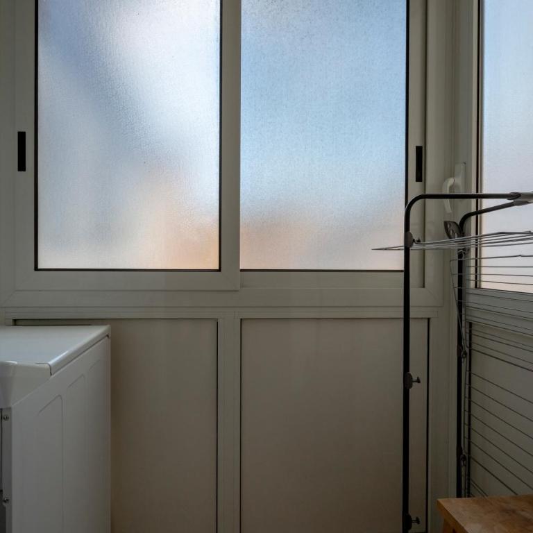 GuestHost - Grey Queen - One-Bedroom Apartment - 21
