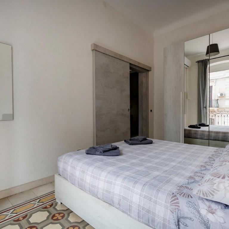 GuestHost - Grey Queen - One-Bedroom Apartment - 14