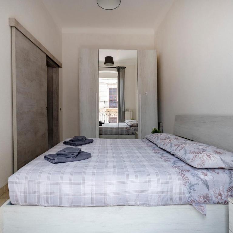 GuestHost - Grey Queen - One-Bedroom Apartment - 15