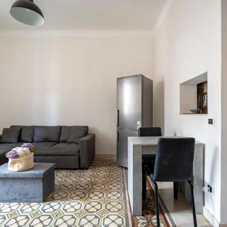 GuestHost - Grey Queen - One-Bedroom Apartment - 7