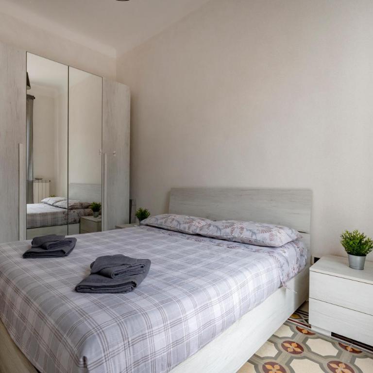GuestHost - Grey Queen - One-Bedroom Apartment - 13
