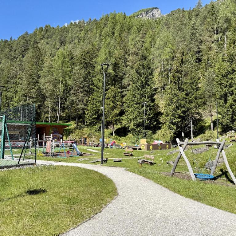 Dolomites Red Heart Lake View - Appartamento con Vista Lago - 36