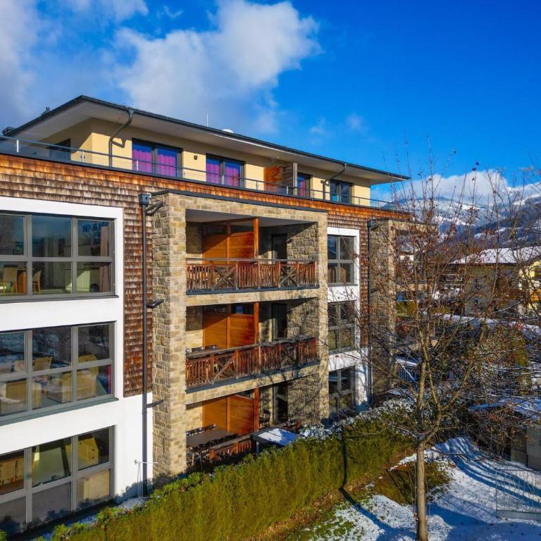 Schönblick Residence Apartments - 600m air line to AREIT gondel station - Apartment with View and Balcony - Annex Building - 2