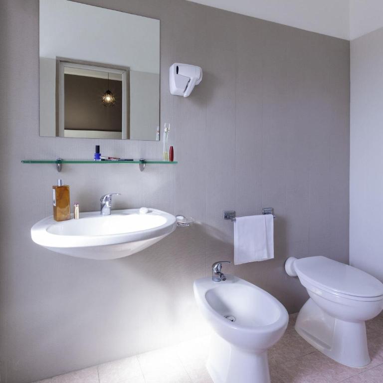 ibis styles Trani - Camera Matrimoniale Standard - 5