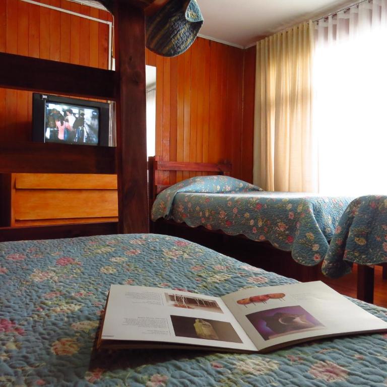Hostal Benavente - Habitación Familiar con baño privado - 2