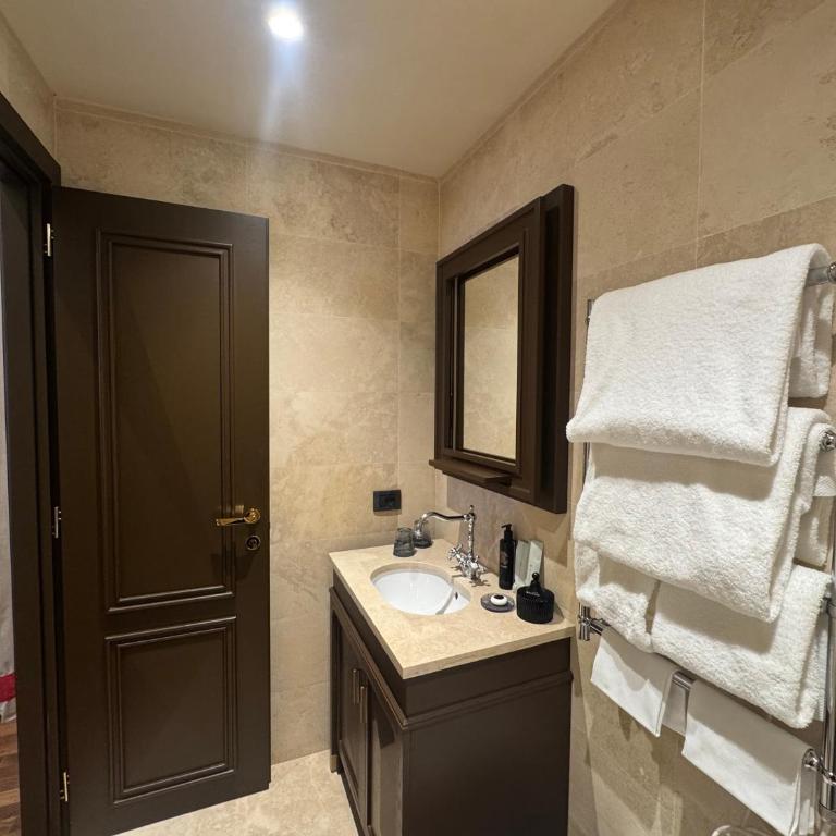 Palazzo Gambirasi Aparthotel Roma - Suite con Balcone - 2