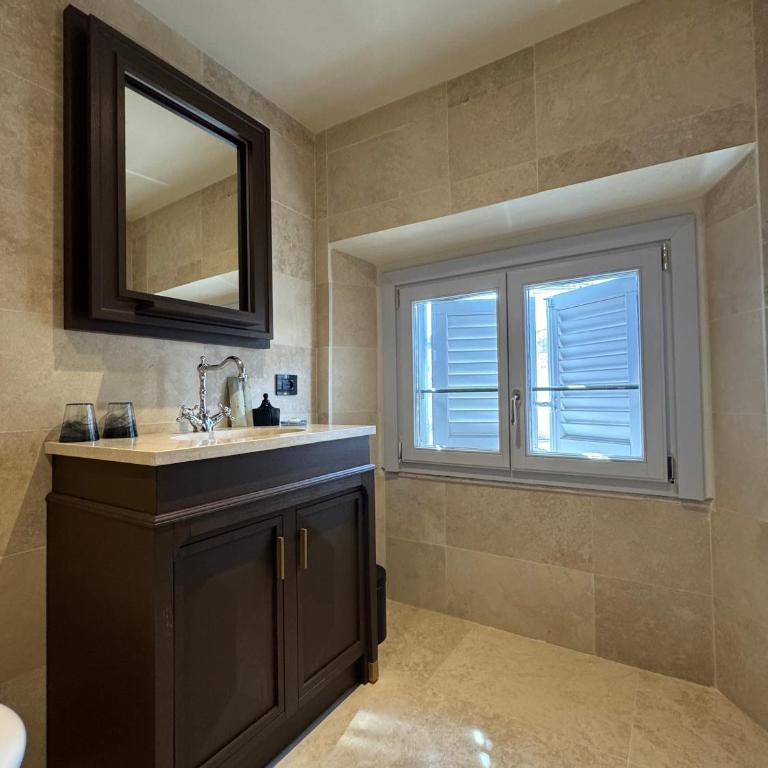 Palazzo Gambirasi Luxury Suite Roma - Camera Queen Deluxe - 2
