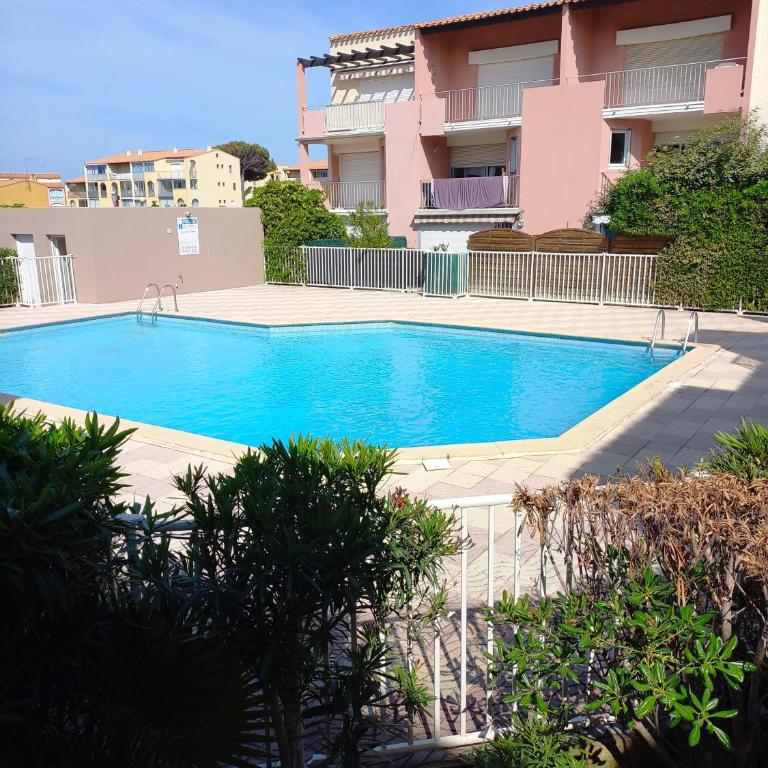 Les Grenadines 2 N15 - 2P4C - Apartamento con vistas a la piscina - 3