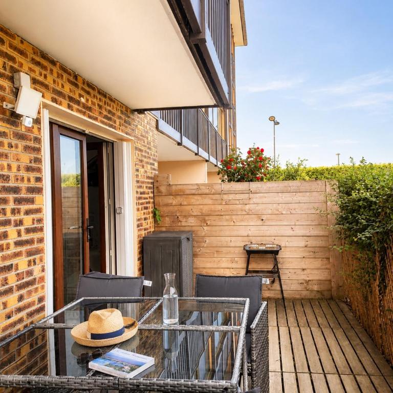 Studio B, 2 adultes et 1 enfant Terrasse et plage - One-Bedroom Apartment - 9