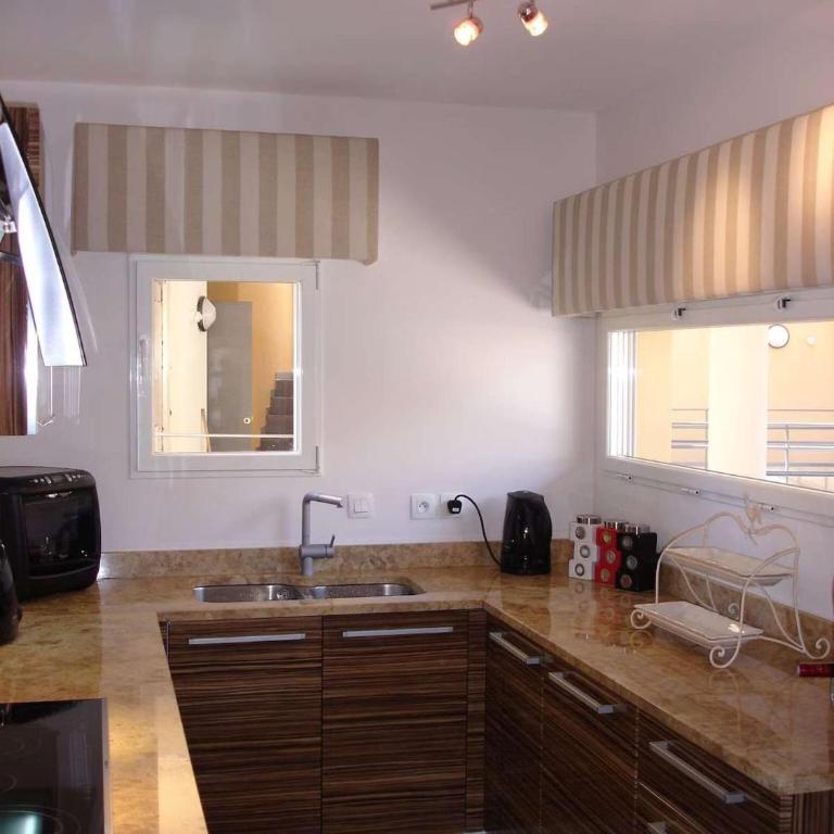 Apartment - Sleeps 4 - Parking - Pool - Sea Views - Appartement - 12