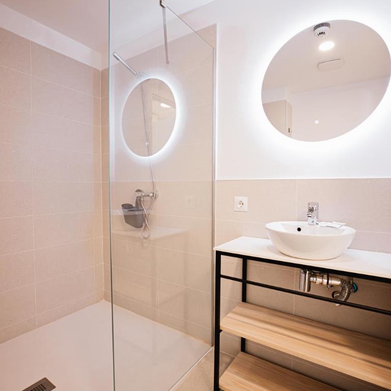 VIBE Stay Granada - Double Room - 9