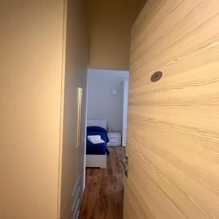 Casa Per Ferie DEGLI ANGIOLINI - Family Room with Private Bathroom - 1
